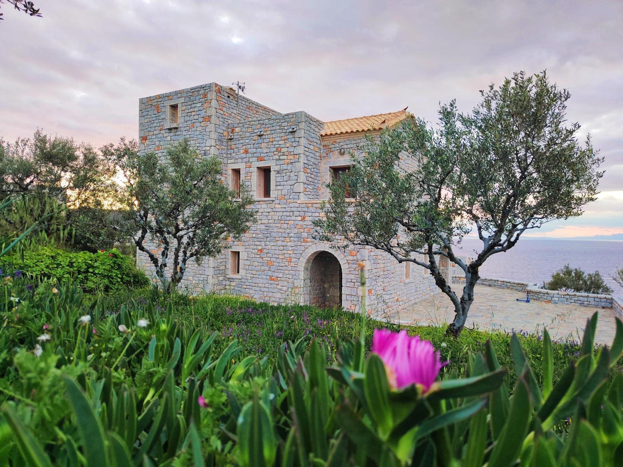 Athevillas Antonis Mina Exterior photo